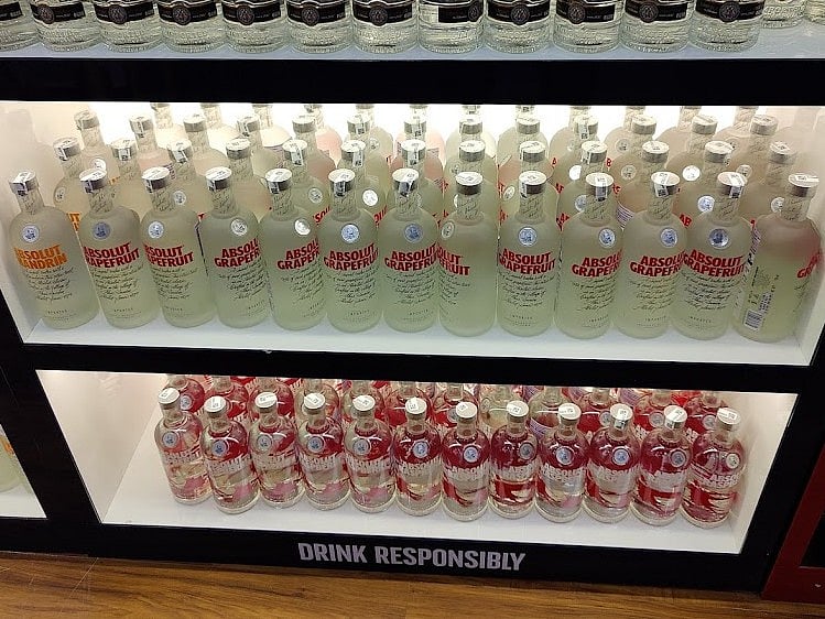 The Cellar Store/Google : Delhi Airport To Get Its First 24-Hour Liquor Shop At Terminal-3 |